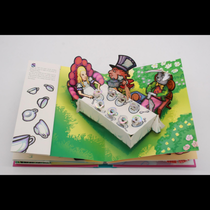 Книга на английском языке "Alice in Wonderland: Pop-up Book", Robert Sabuda - 2