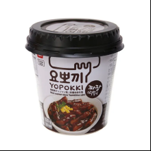 Палочки рисовые "Yopokki. Jjajang" с соусом чачжан, 120 гр.