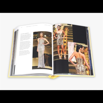 Книга на английском языке "Versace Catwalk" - 2