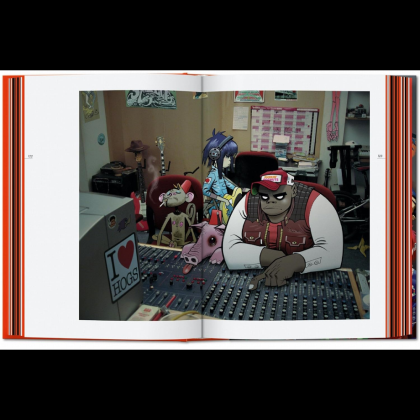 Книга на английском языке "Jamie Hewlett", Jamie Hewlett - 4