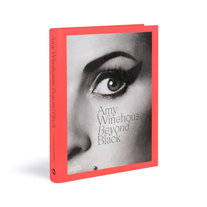Книга на английском языке "Amy Winehouse: Beyond Black", Naomi Parry