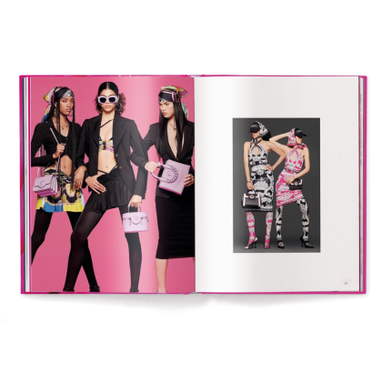 Книга на английском языке "The Pink Book. Fashion, Styles & Stories", Christiansen H. - 7
