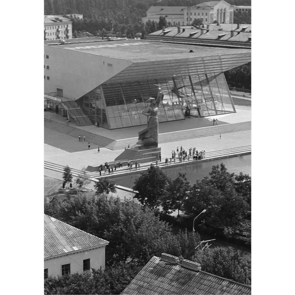 Книга "Брутализм и модернизм в архитектуре СССР. Шедевры из стекла и бетона" - 9