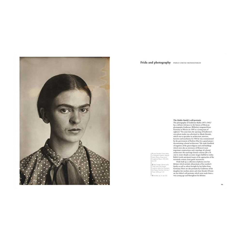 Книга на английском языке "Frida Kahlo: Her Universe", Jessica Maricarmen Serrano Bandala, Gerardo Estrada - 2
