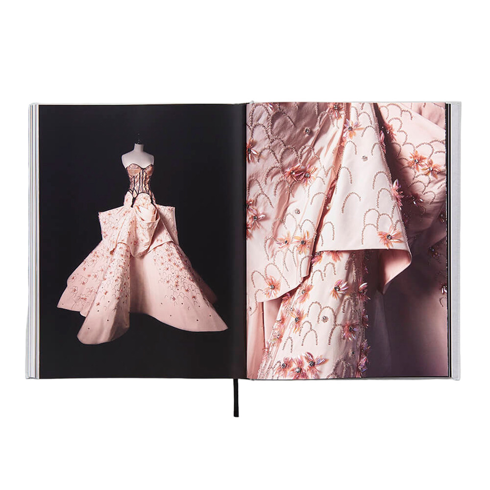 Книга на английском языке "Christian Dior", Oriole Cullen, Connie Karol Burks - 6